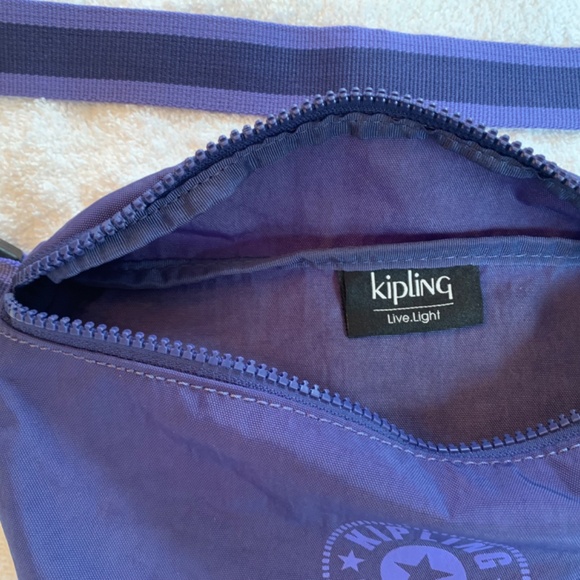 $145 New Kipling nylon purple belt bag, never used - Picture 4 of 6